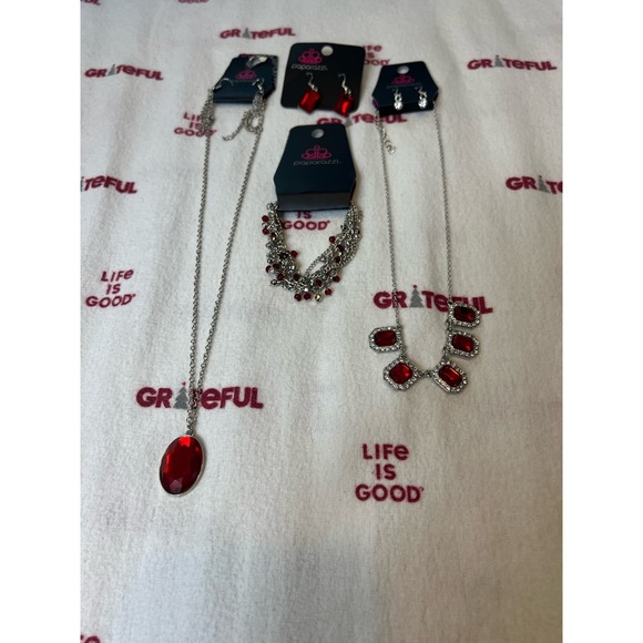 NWT Paparazzi Red and Silver necklace bracelet and earring set - Picture 2 of 4